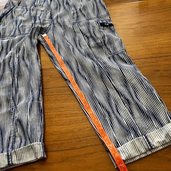Chicos Capri Size 1 US 8 Stretch Denim Blue White Wavy Stripe - Picture 10 of 10